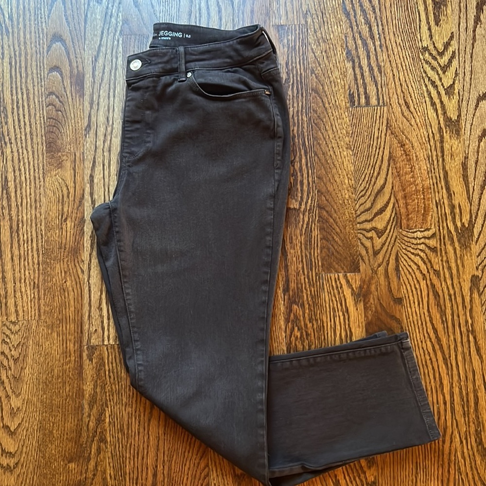 Chico’s brown ‘The Platinum” jeggings, size 6 petite - Picture 2 of 5